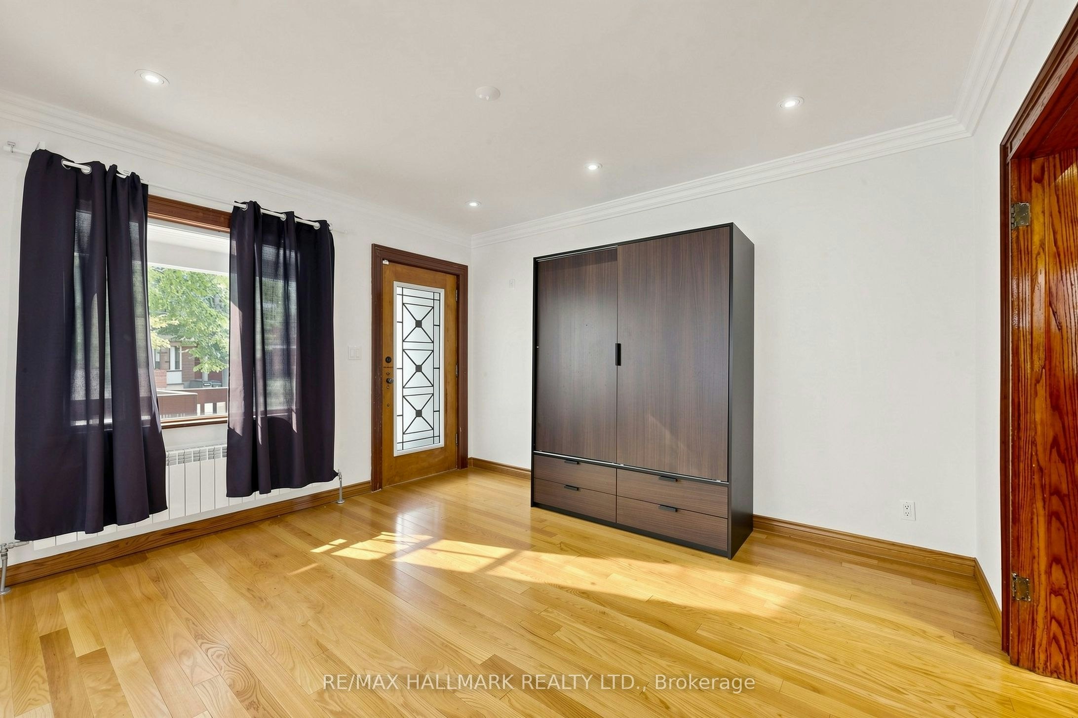 Main-166 Cambridge Avenue, Toronto, ON, M4K 2L9 - 9