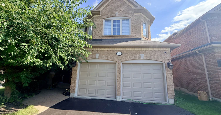 1 Castle Green Drive, Whitby, ON, L1R 2P9 - 2