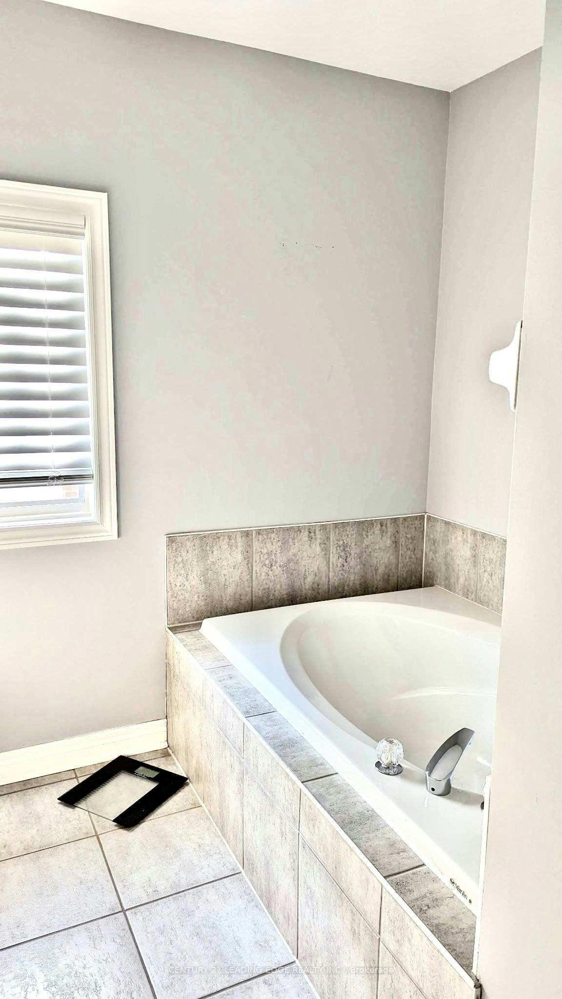1 Castle Green Drive, Whitby, ON, L1R 2P9 - 17