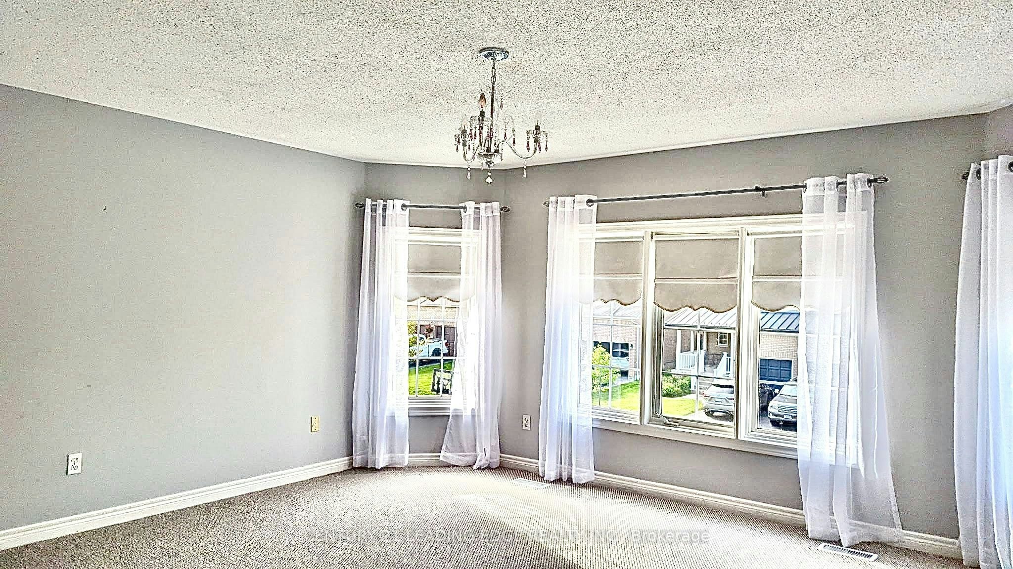 1 Castle Green Drive, Whitby, ON, L1R 2P9 - 12