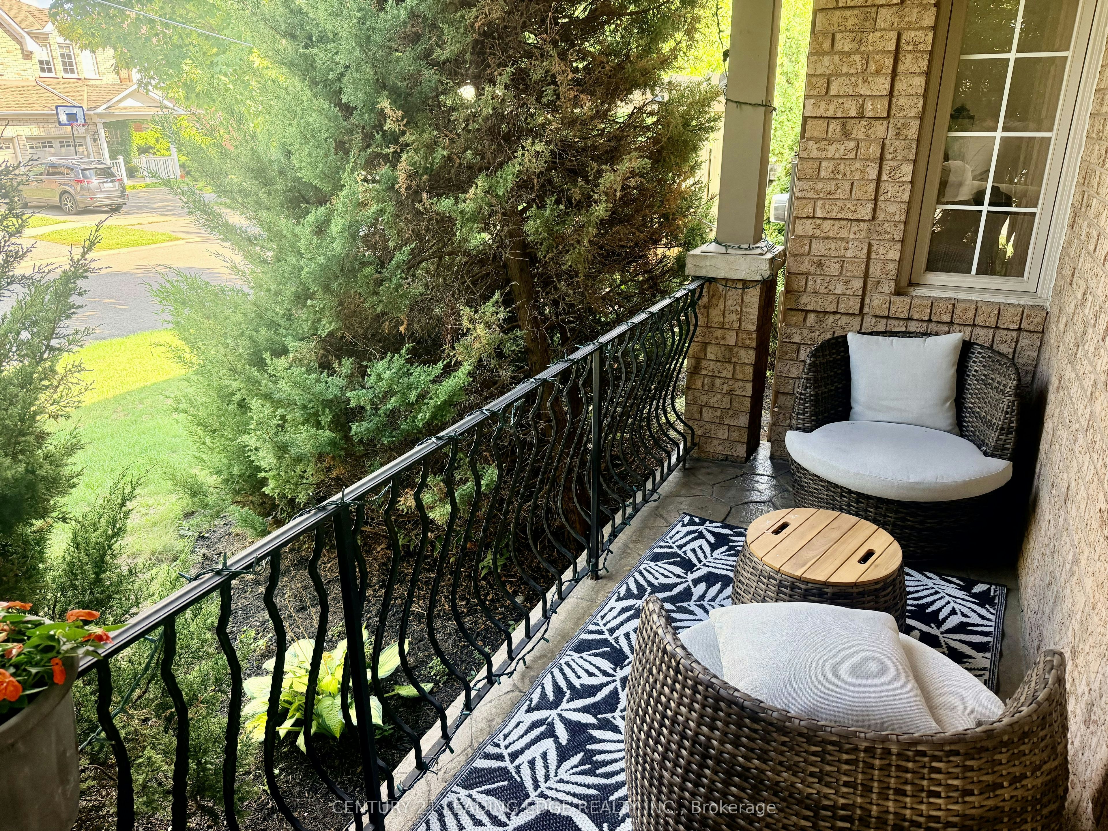 1 Castle Green Drive, Whitby, ON, L1R 2P9 - 7