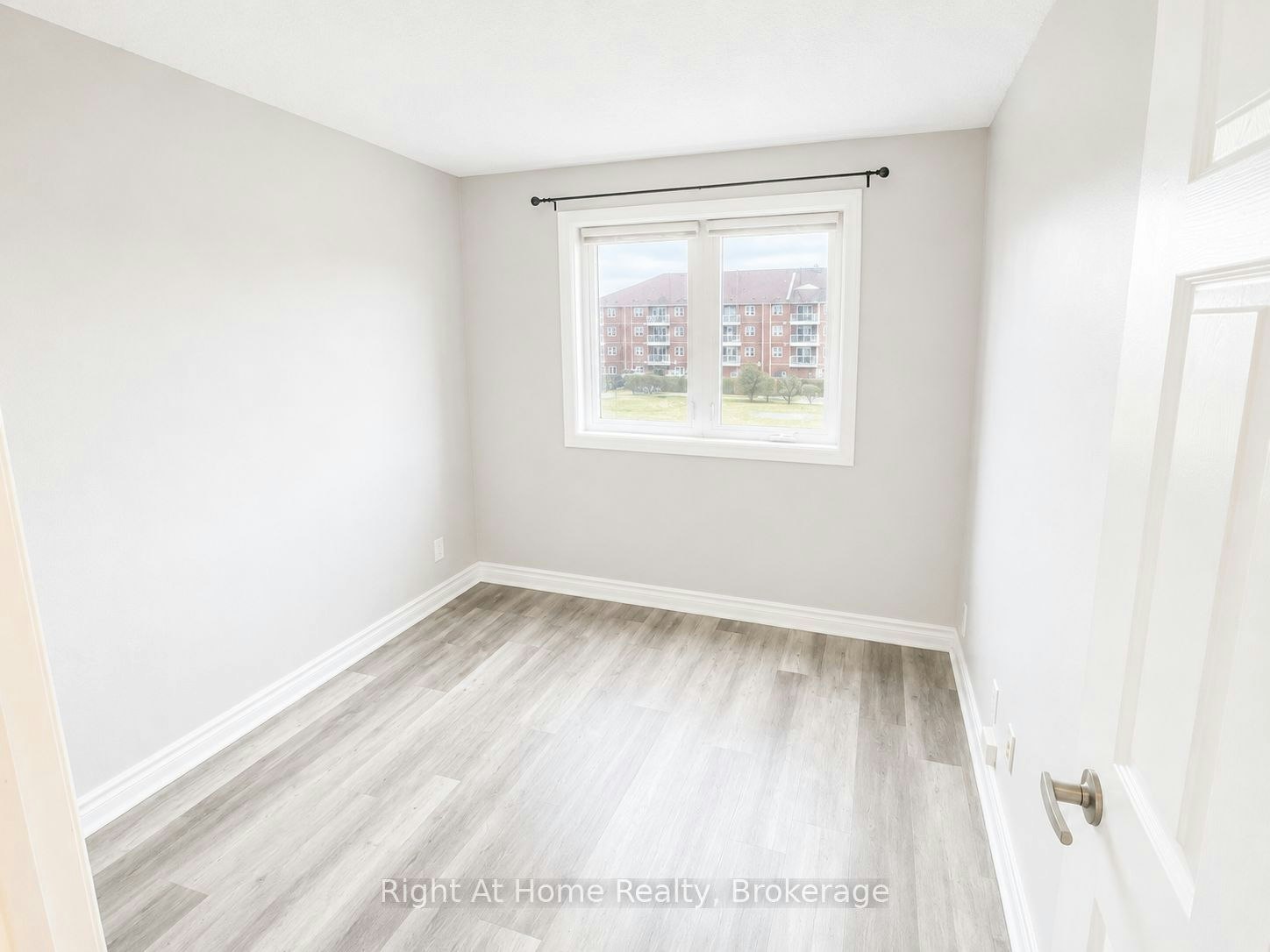 310-195 Lake Driveway N/A W, Ajax, ON, L1S 7H7 - 10