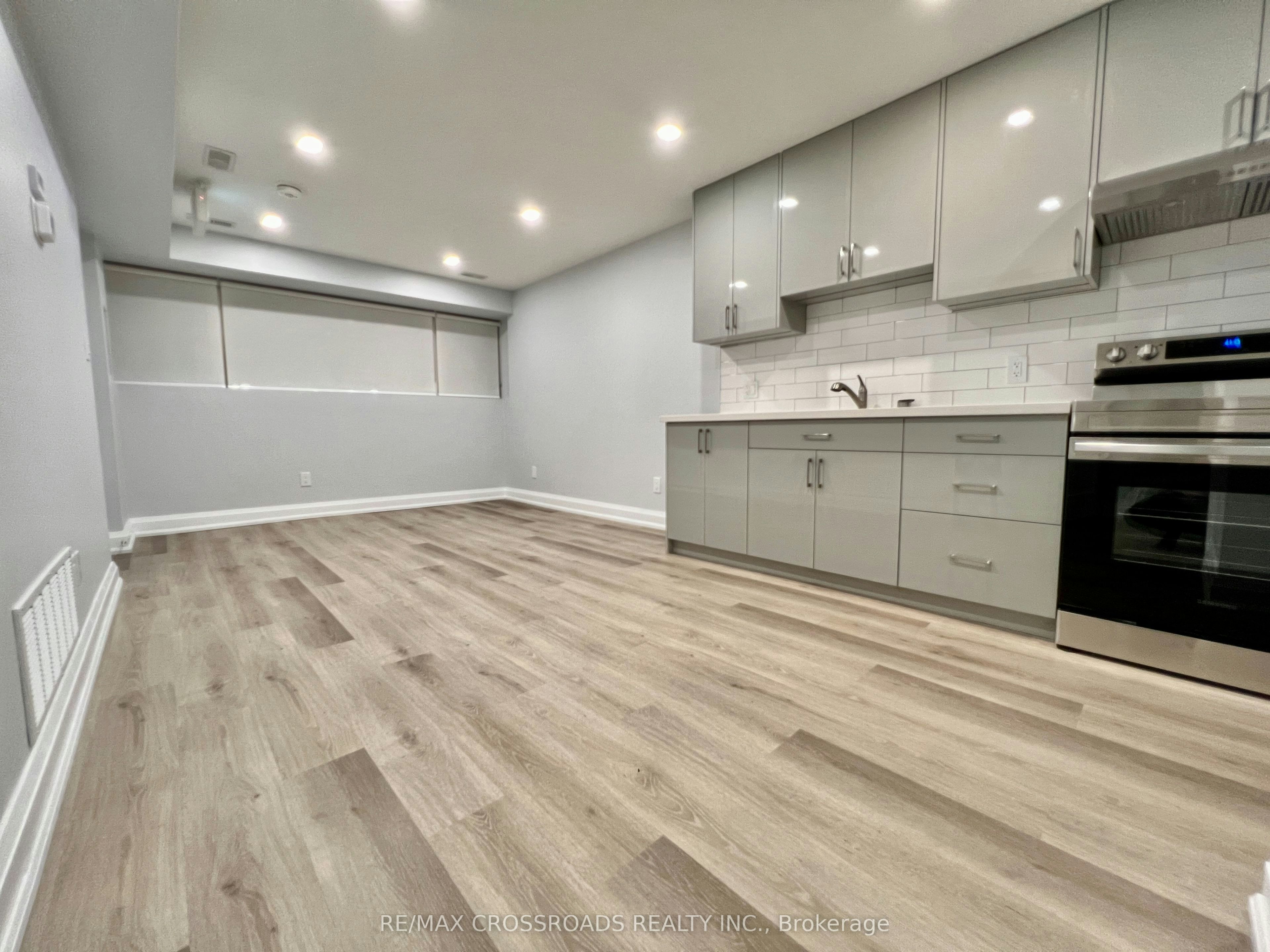 1-25 Glenside Avenue, Toronto, ON, M4L 2T6 - 13