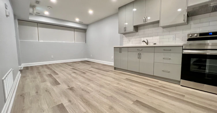 1-25 Glenside Avenue, Toronto, ON, M4L 2T6 - 13