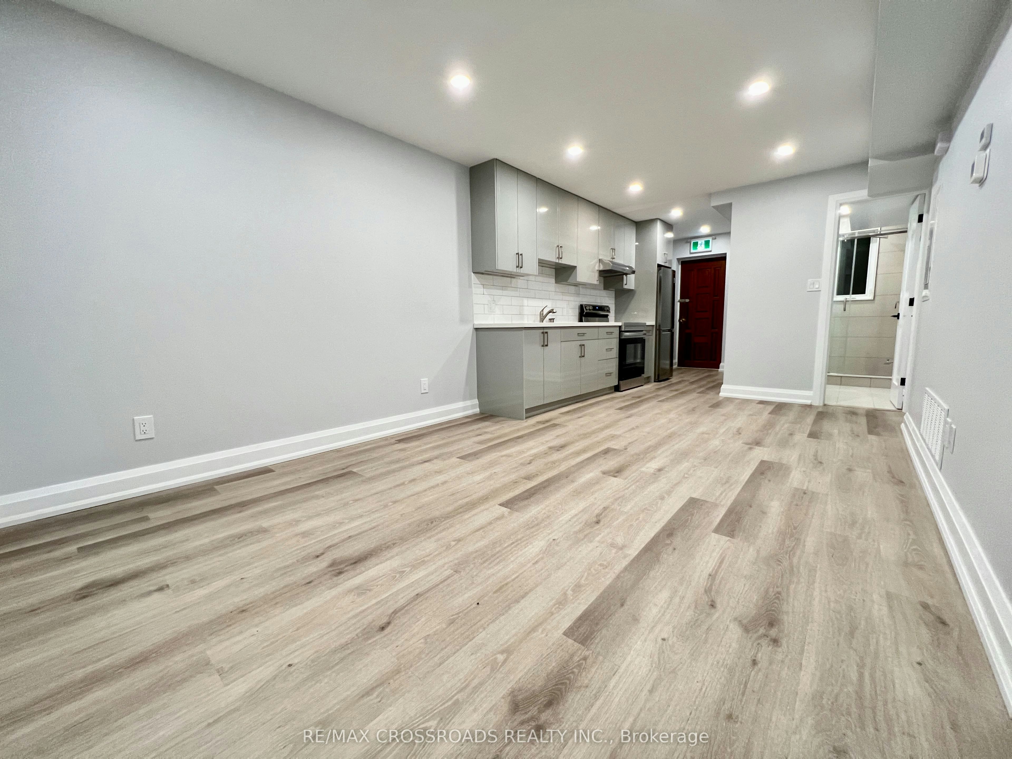 1-25 Glenside Avenue, Toronto, ON, M4L 2T6 - 4