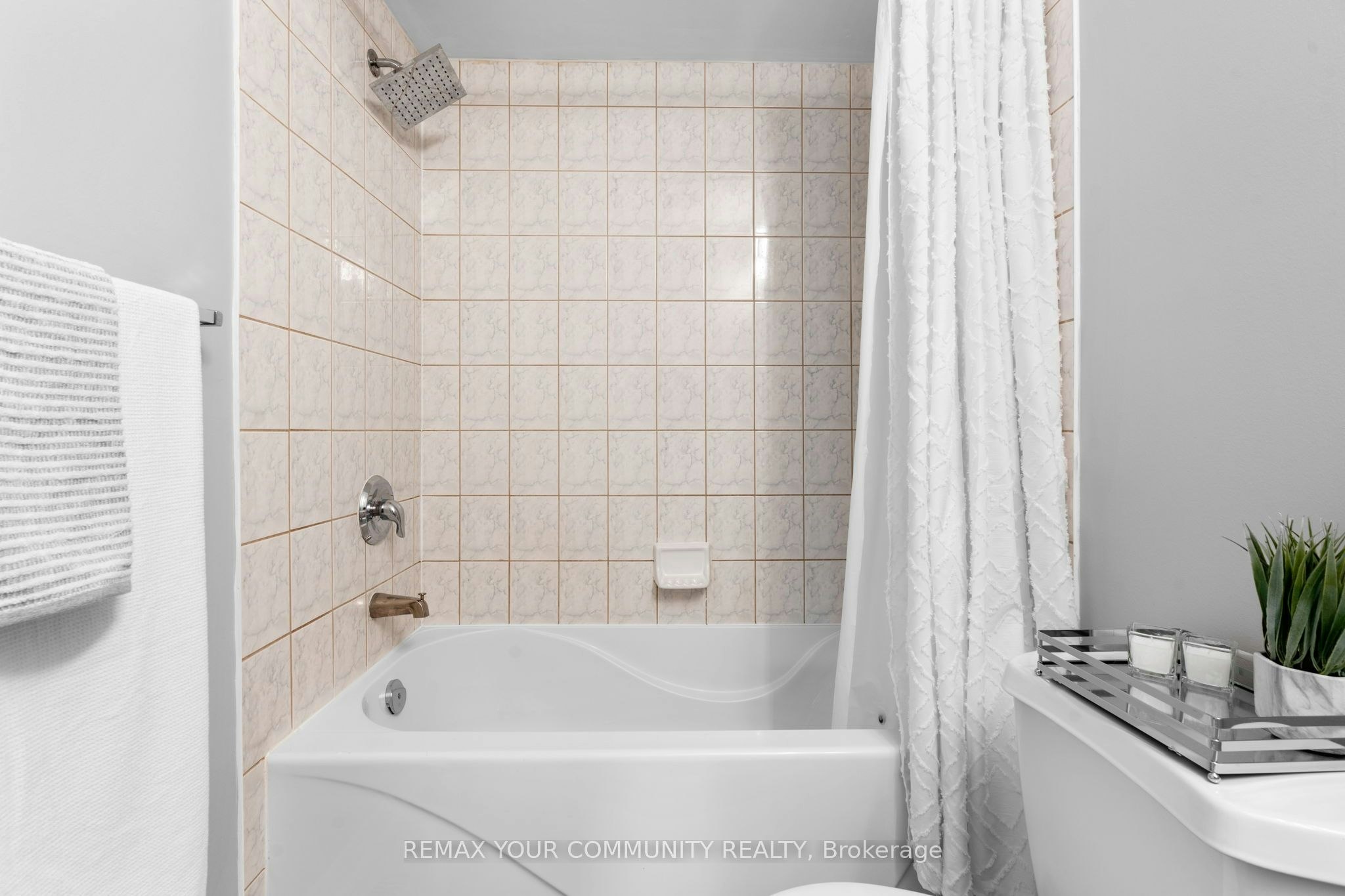 31 Webbford Street, Ajax, ON, L1S 0A8 - 32