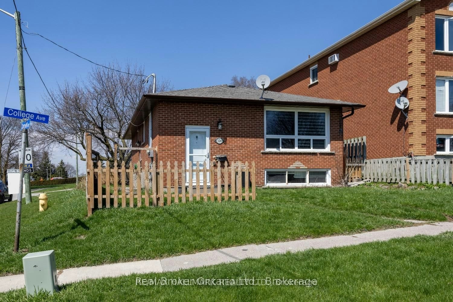 Main-324 College Avenue, Oshawa, ON, L1J 1S1