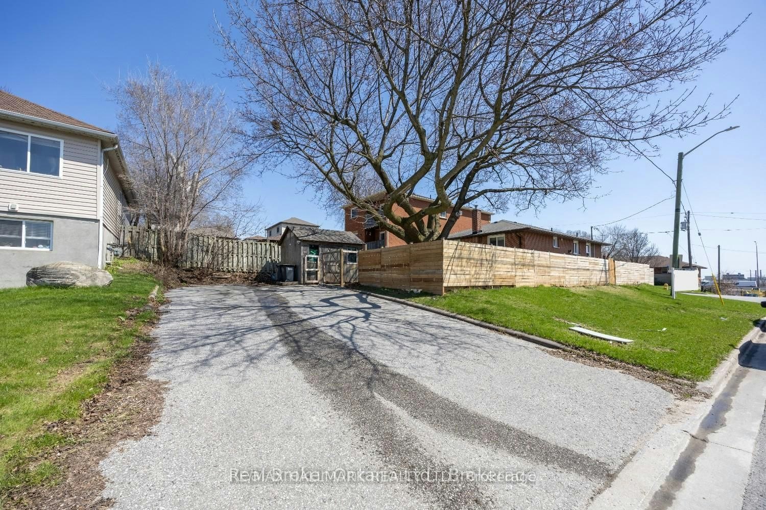 Main-324 College Avenue, Oshawa, ON, L1J 1S1 - 2