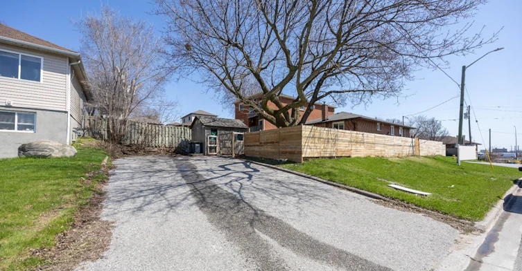 Main-324 College Avenue, Oshawa, ON, L1J 1S1 - 2