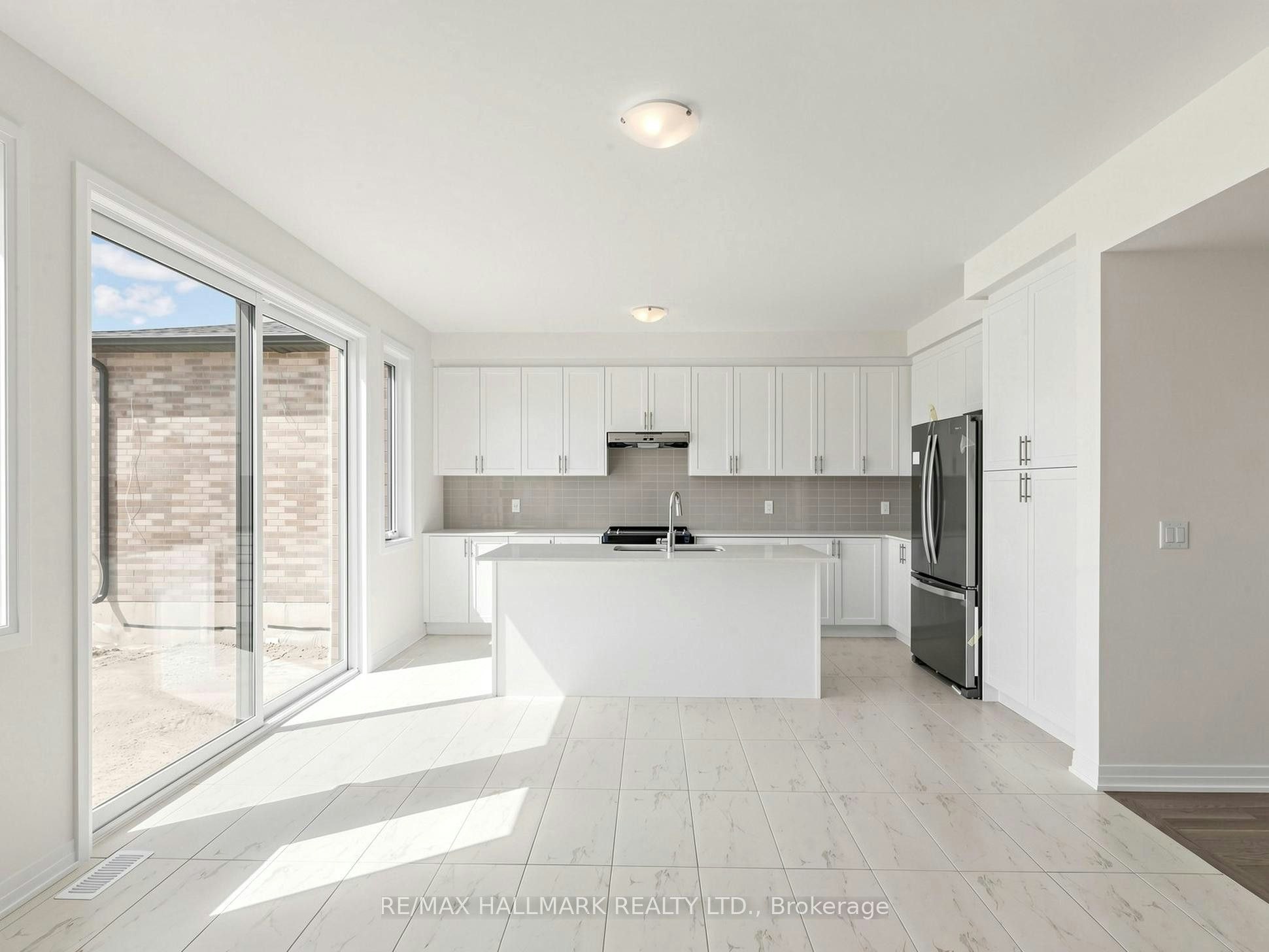 4 Sun Valley Street, Whitby, ON, L1M 2A7 - 10