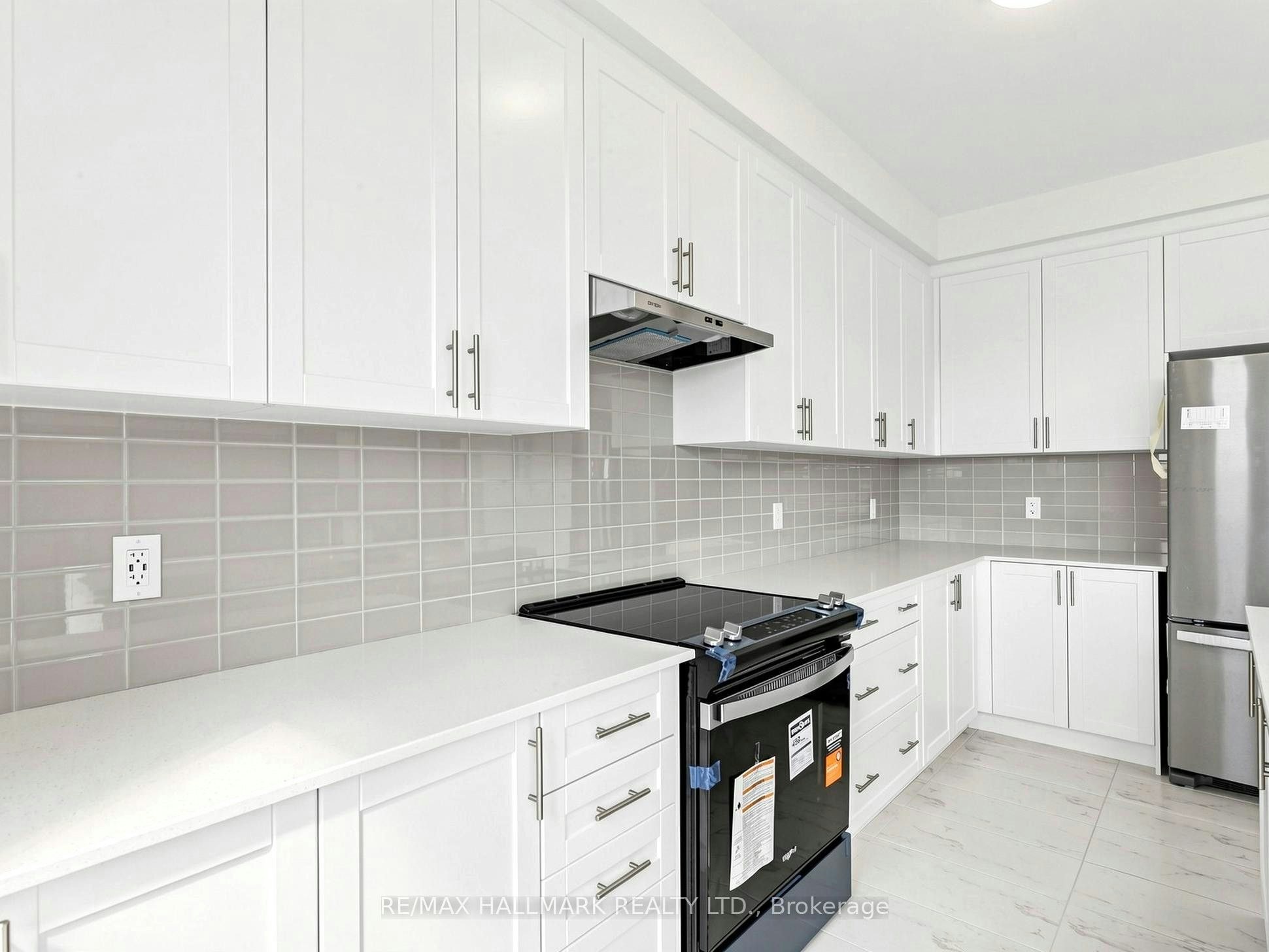 4 Sun Valley Street, Whitby, ON, L1M 2A7 - 12
