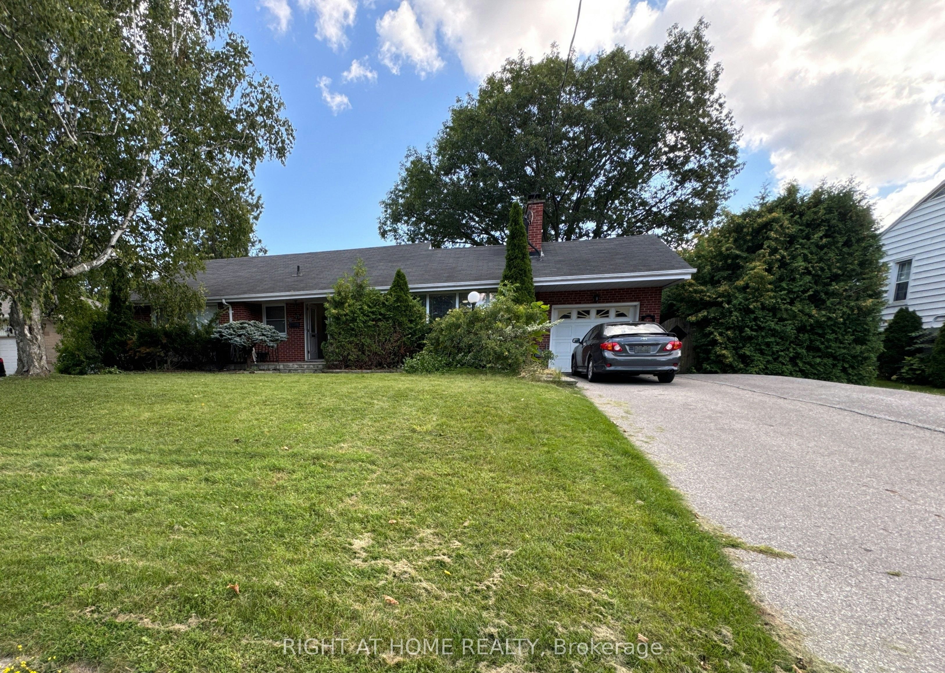 77 Churchill Avenue, Oshawa, ON, L1G 3K7