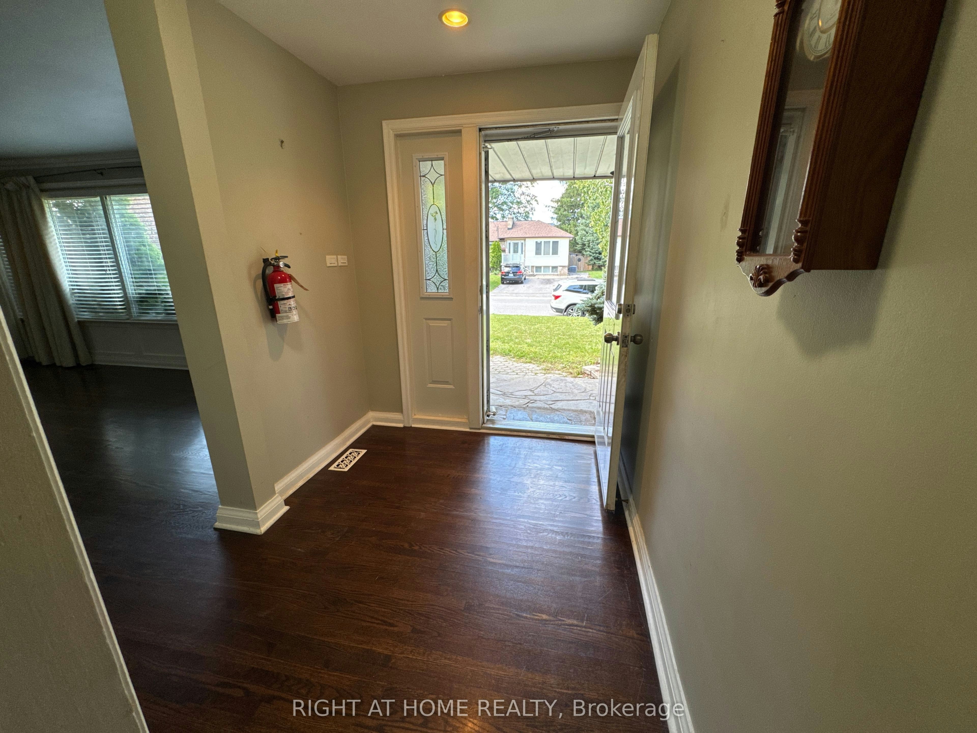 77 Churchill Avenue, Oshawa, ON, L1G 3K7 - 4