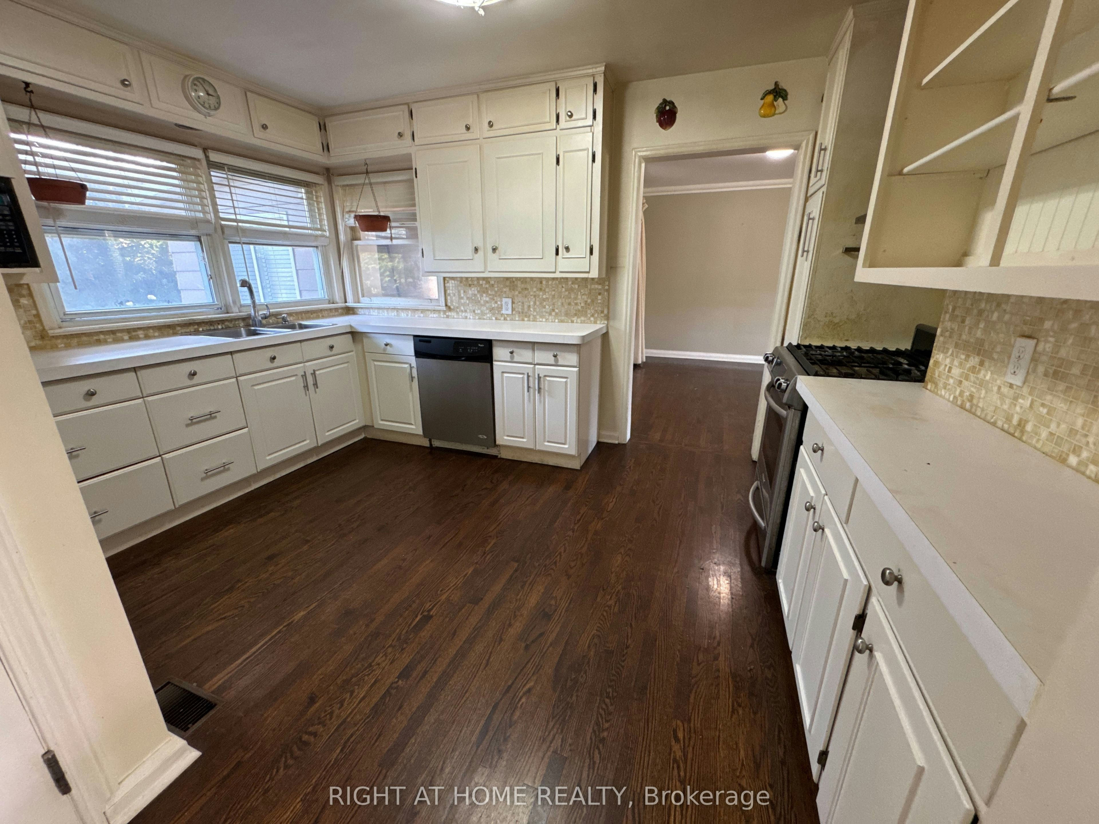 77 Churchill Avenue, Oshawa, ON, L1G 3K7 - 6