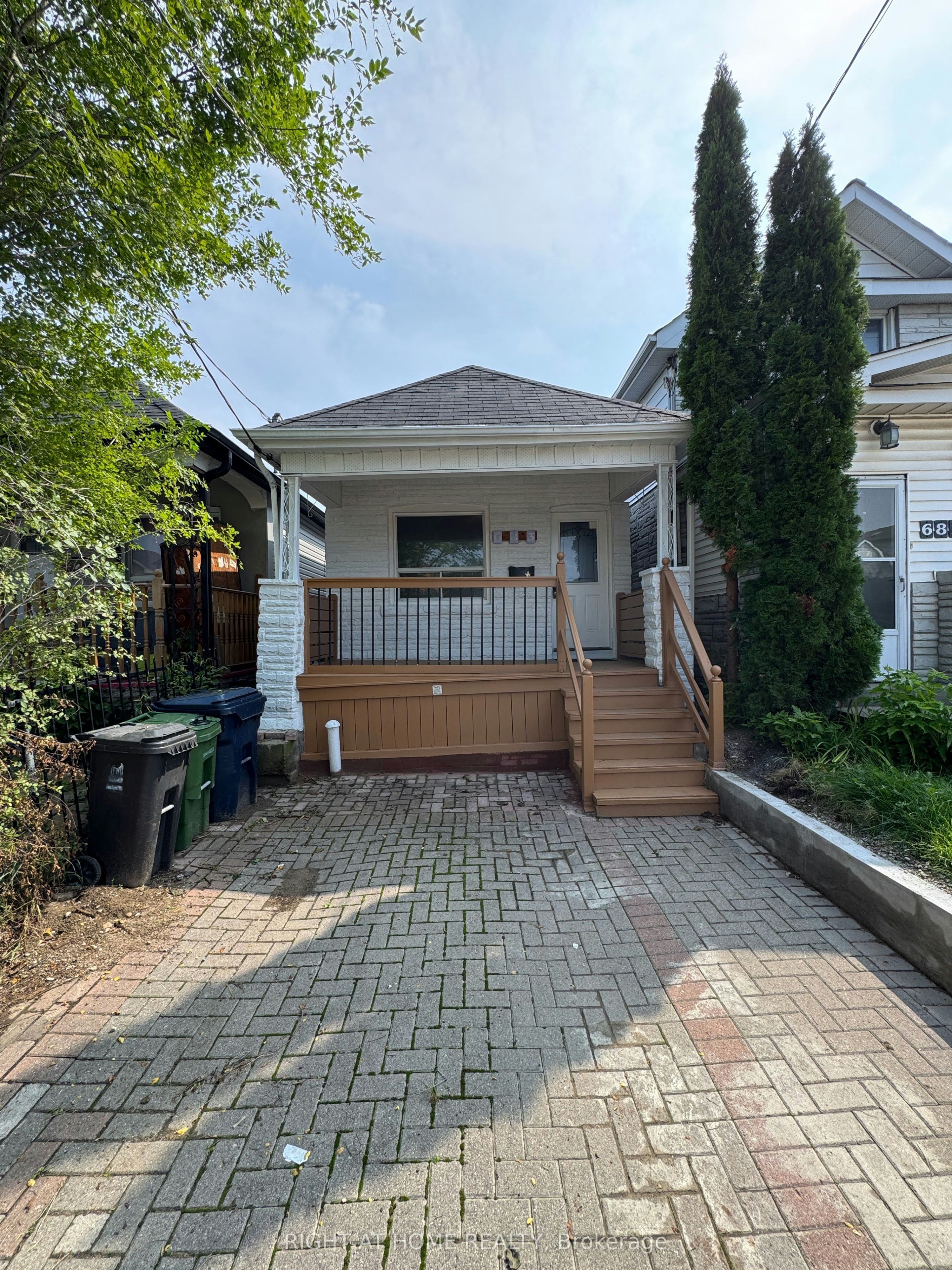 683 Mortimer Avenue, Toronto, ON, M4C 2K1
