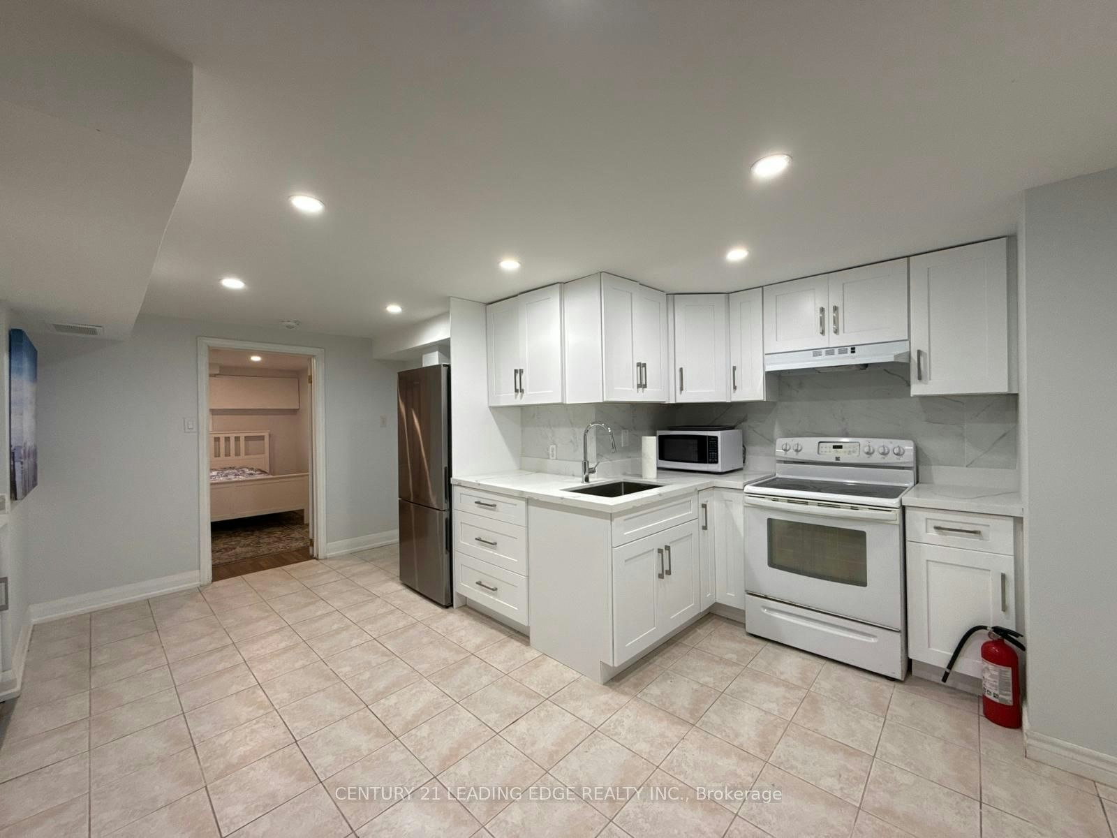Lower-753 Glenforest Street, Oshawa, ON, L1J 5E9 - 3