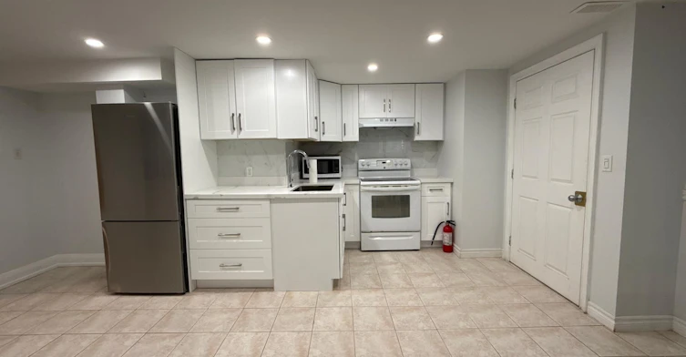 Lower-753 Glenforest Street, Oshawa, ON, L1J 5E9 - 2