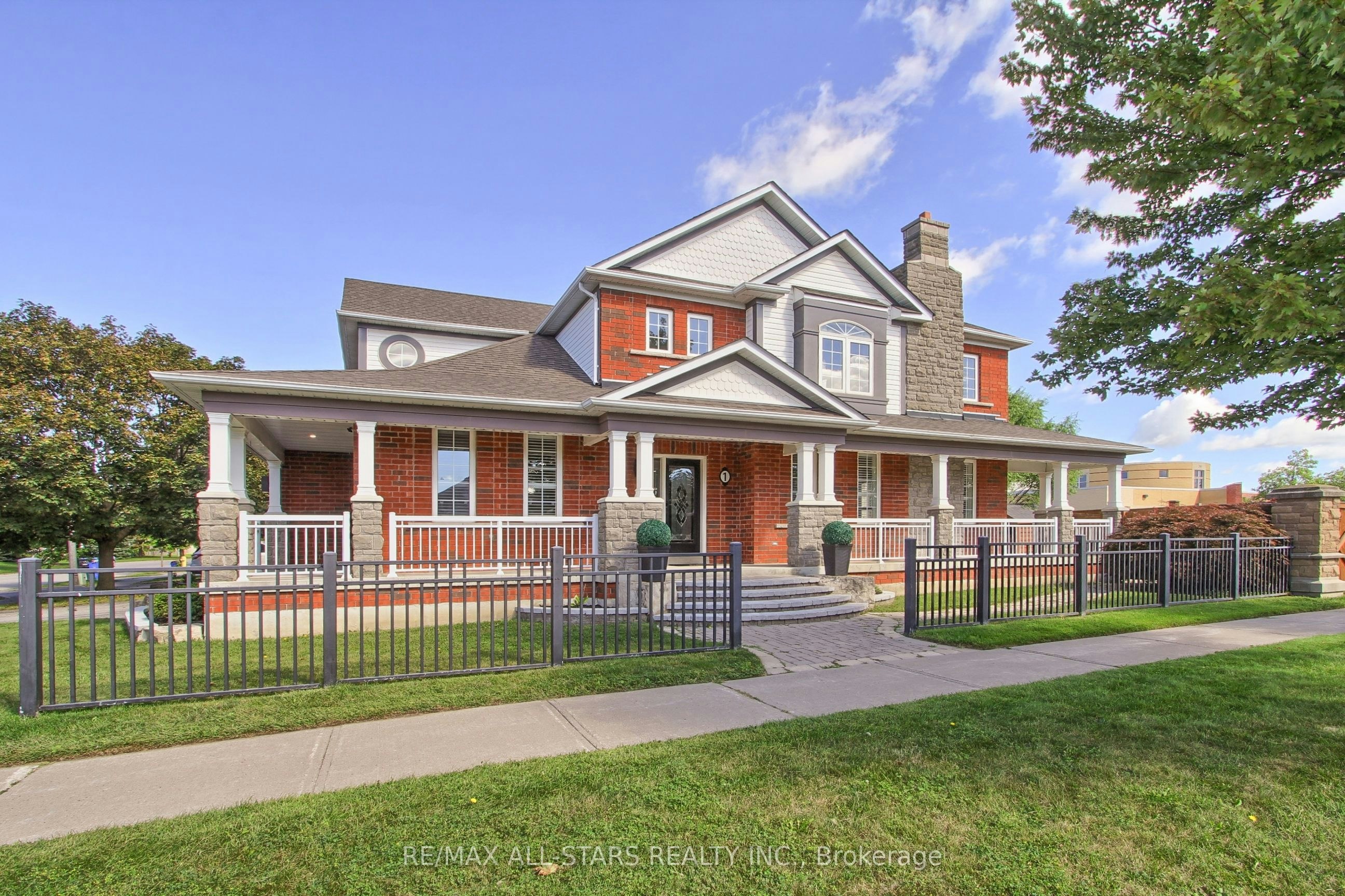 1 Hatch Street, Whitby, ON, L1M 2G3