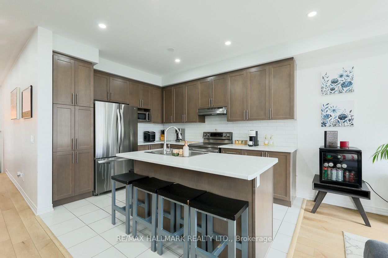 1090 Lockie Drive, Oshawa, ON, L1L 0R9 - 4