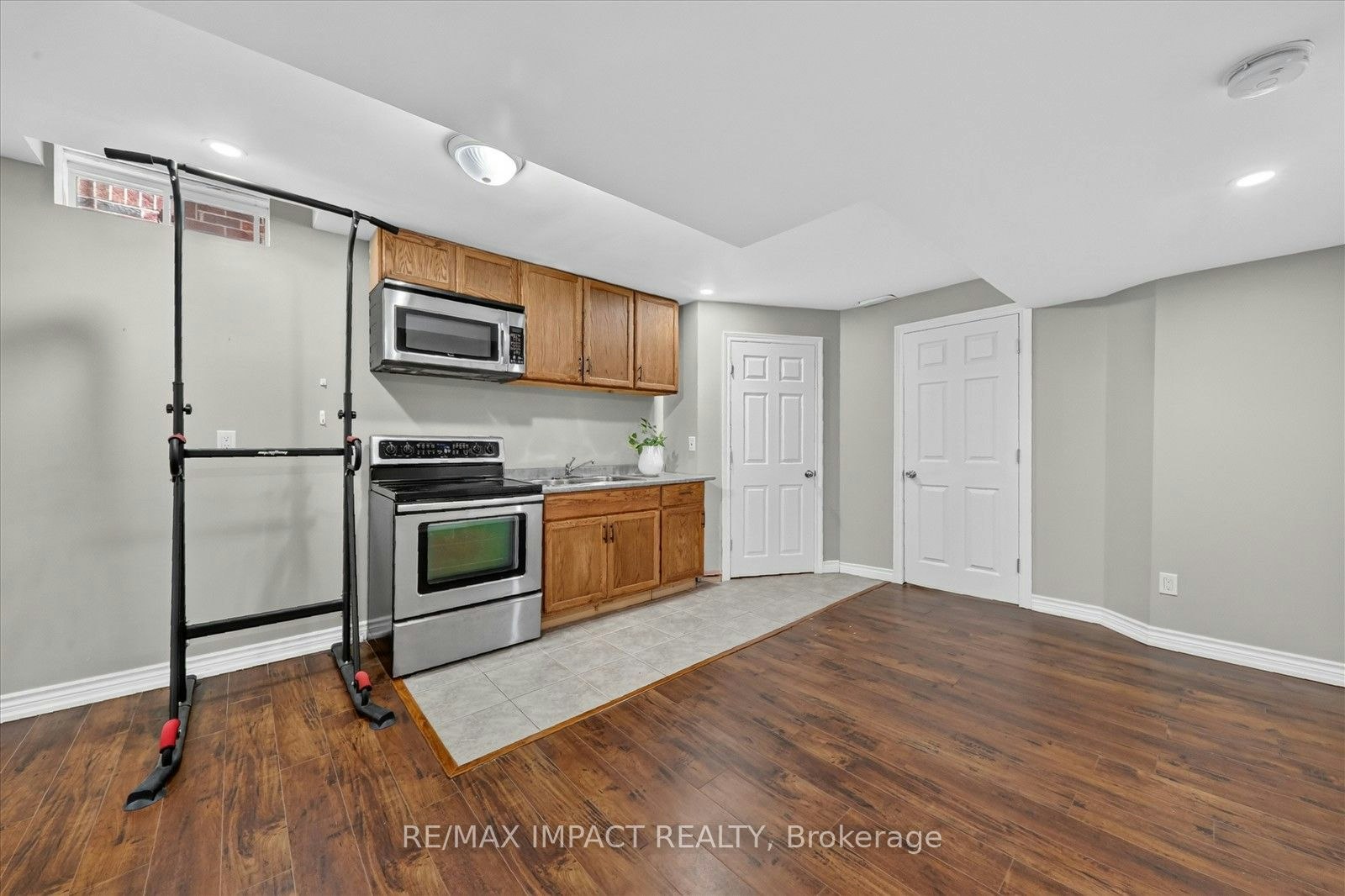 22 Canary Street, Whitby, ON, L1R 0K2 - 3