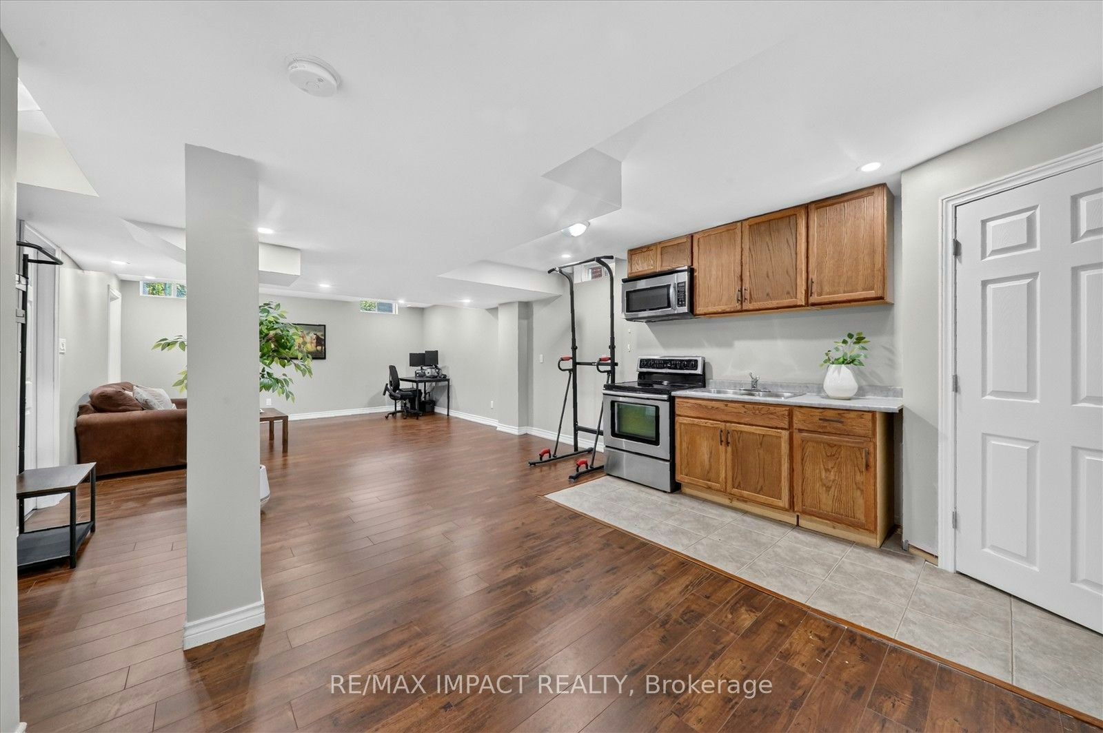 22 Canary Street, Whitby, ON, L1R 0K2 - 4