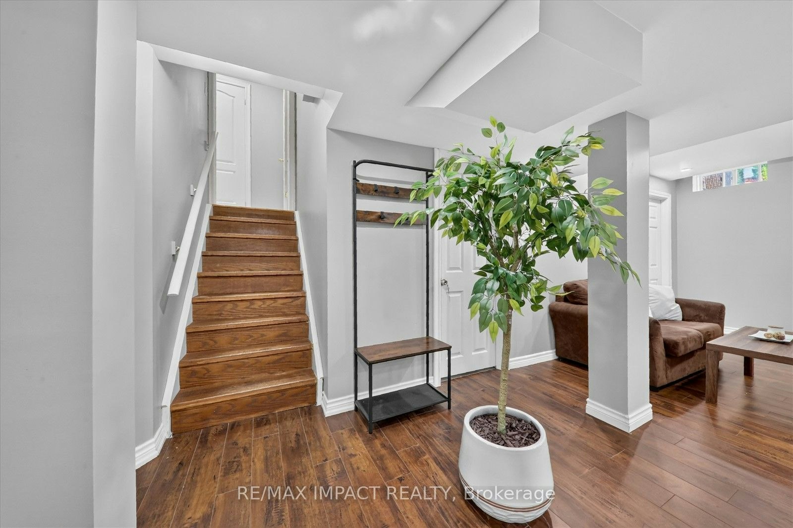 22 Canary Street, Whitby, ON, L1R 0K2 - 2