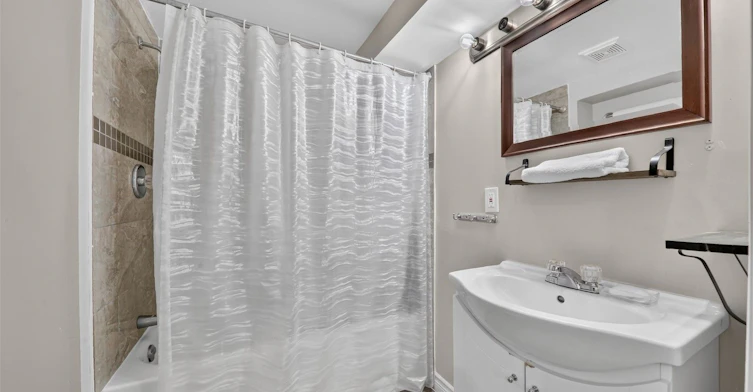 22 Canary Street, Whitby, ON, L1R 0K2 - 9