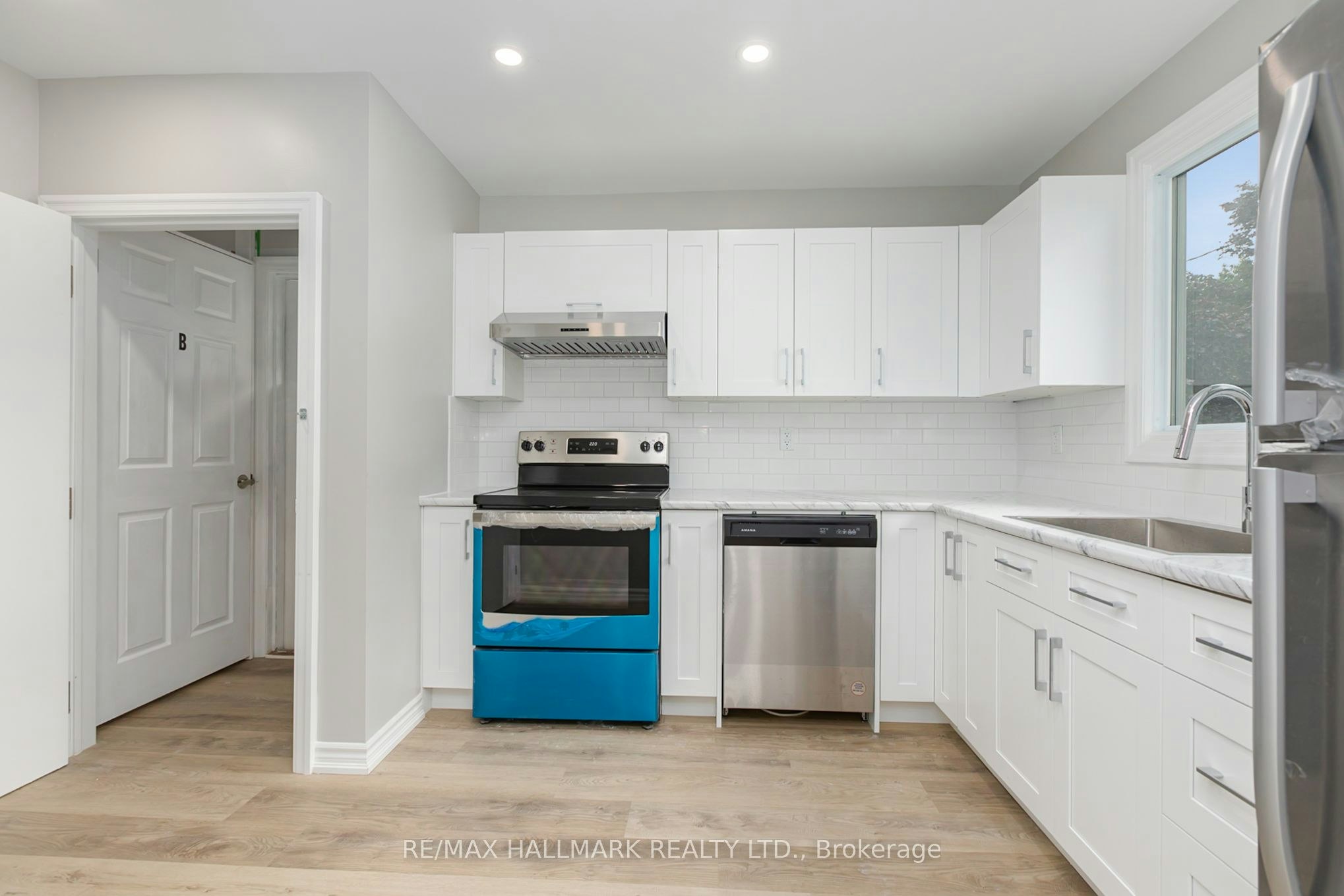 Upper-201 High Street, Whitby, ON, L1N 5H5 - 7