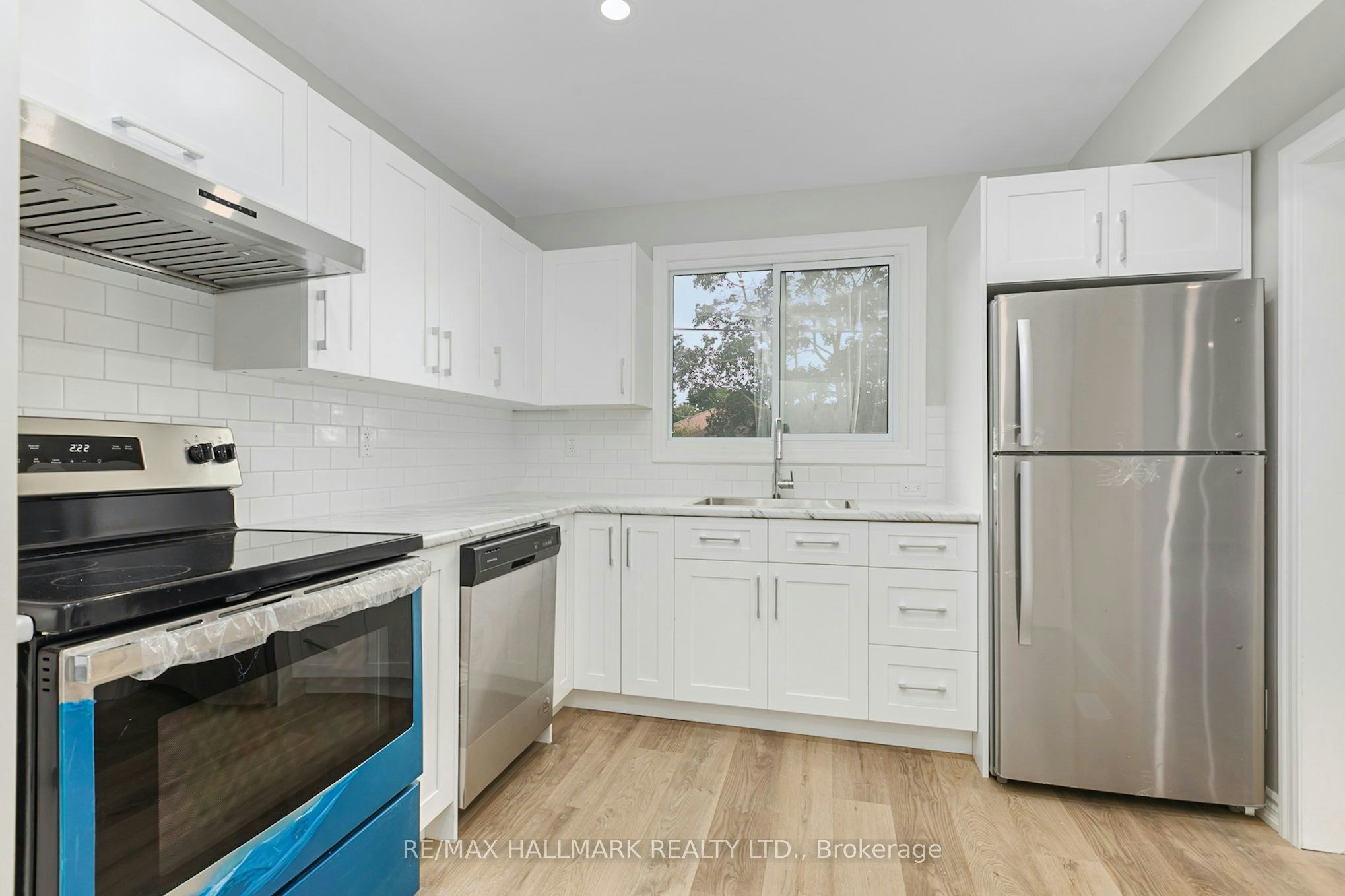 Upper-201 High Street, Whitby, ON, L1N 5H5 - 9