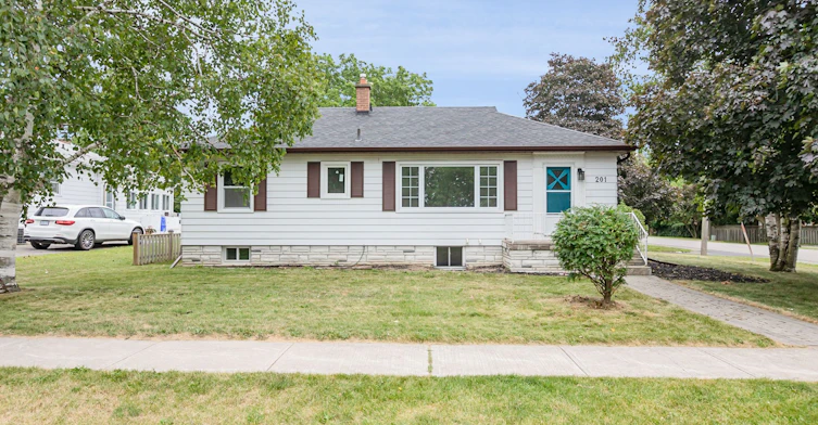 Upper-201 High Street, Whitby, ON, L1N 5H5 - 2