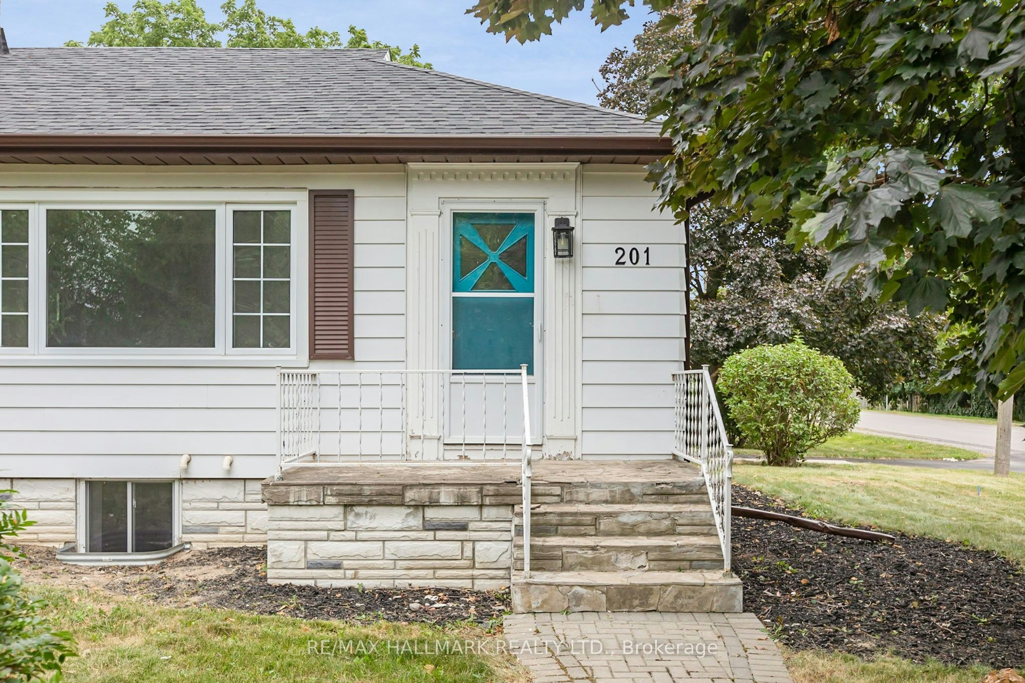 Upper-201 High Street, Whitby, ON, L1N 5H5 - 3