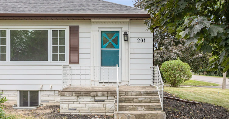 Upper-201 High Street, Whitby, ON, L1N 5H5 - 3