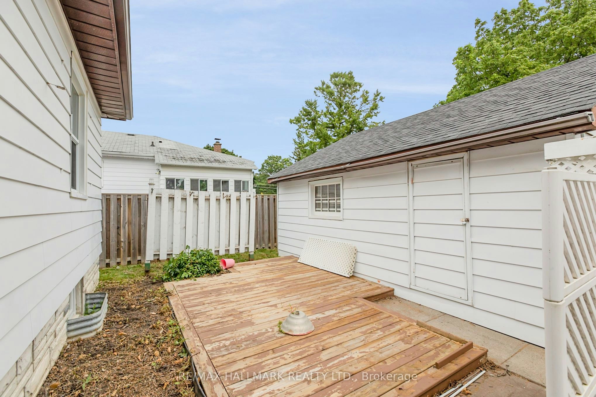 Upper-201 High Street, Whitby, ON, L1N 5H5 - 4