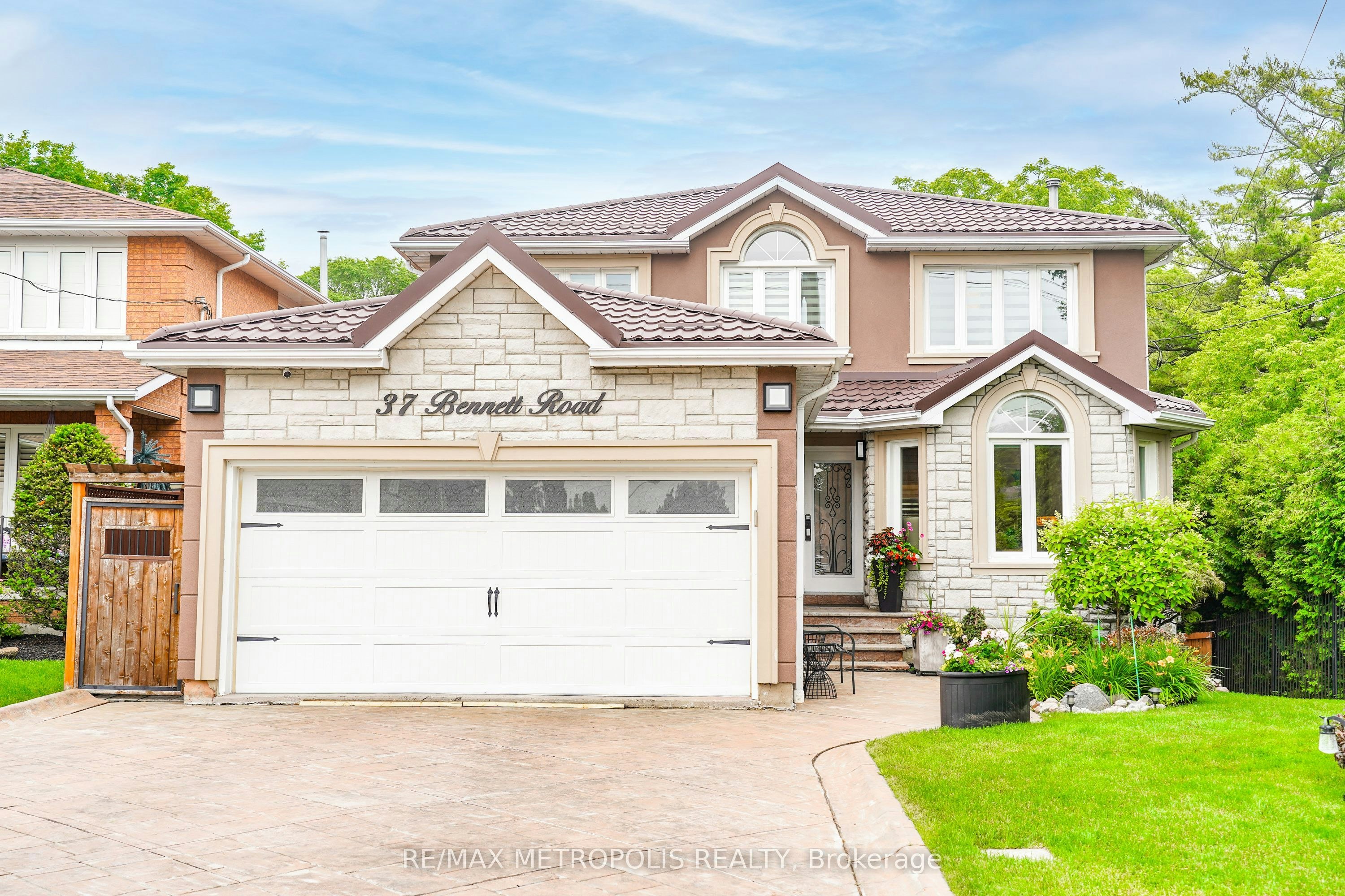 37 Bennett Road, Toronto, ON, M1E 3Y1