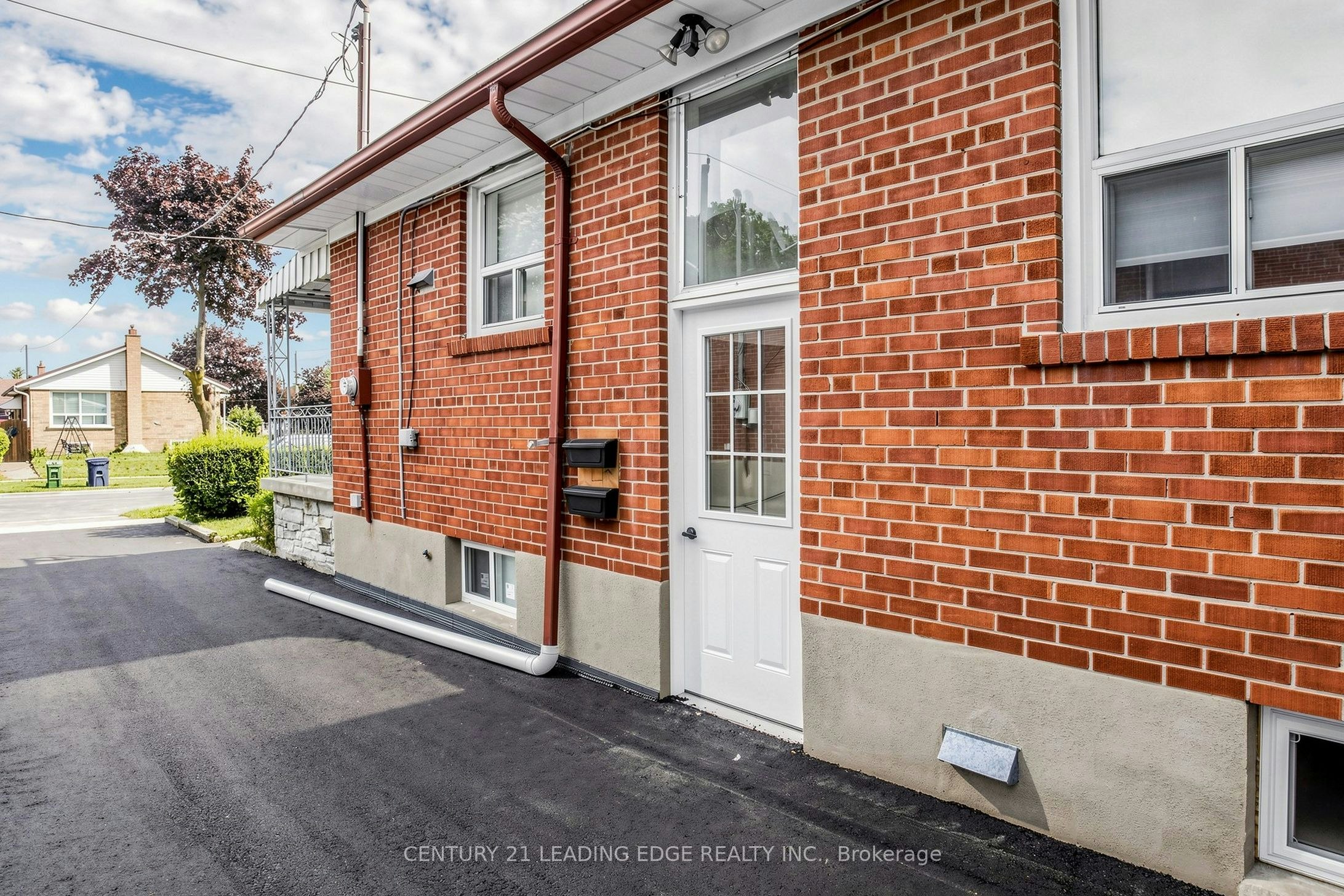 Lower-15 Maretta Avenue, Toronto, ON, M1K 3X8 - 3