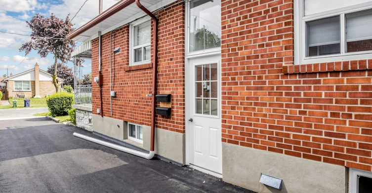 Lower-15 Maretta Avenue, Toronto, ON, M1K 3X8 - 3