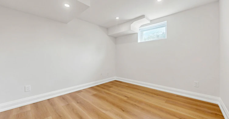 Lower-15 Maretta Avenue, Toronto, ON, M1K 3X8 - 12