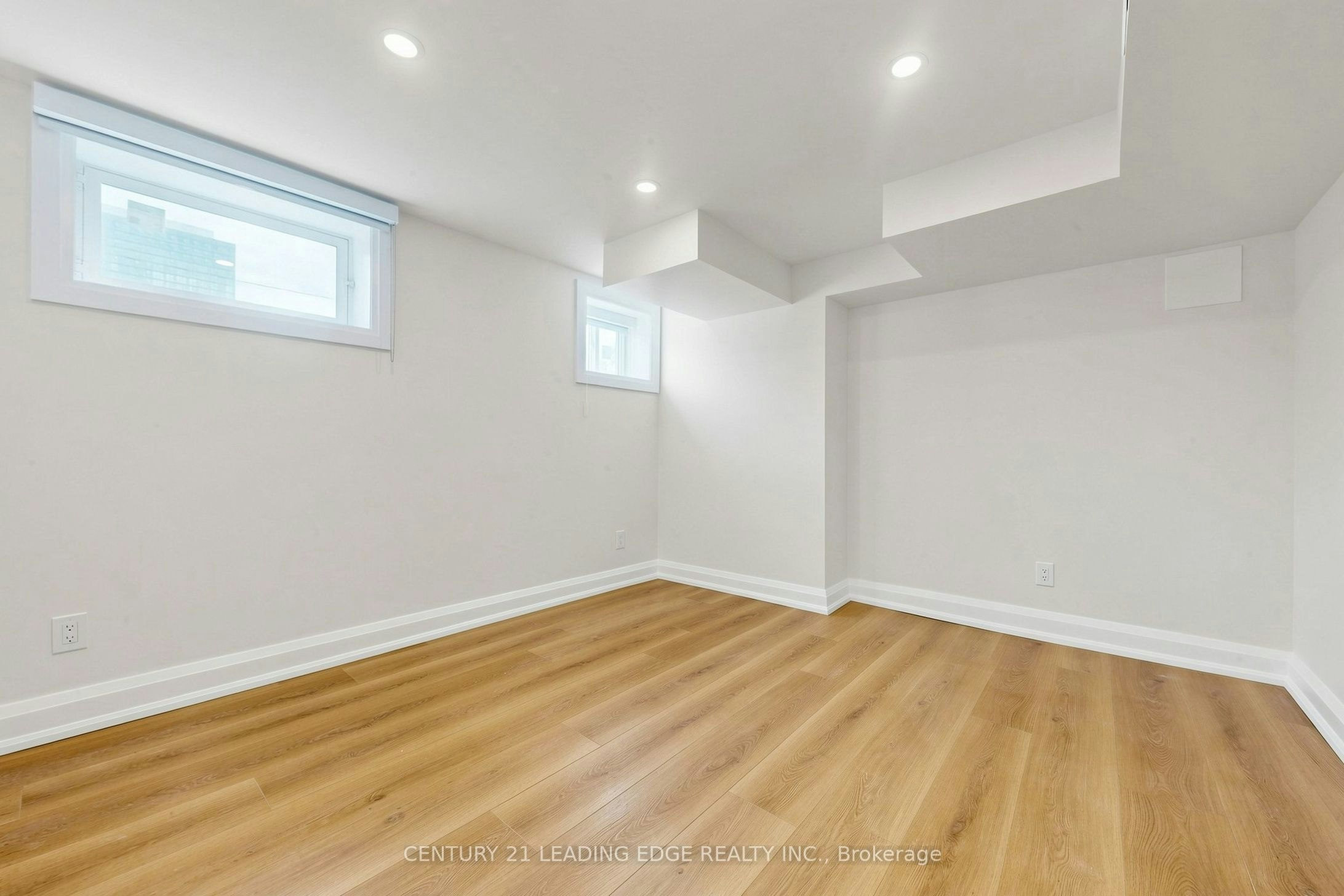 Lower-15 Maretta Avenue, Toronto, ON, M1K 3X8 - 11