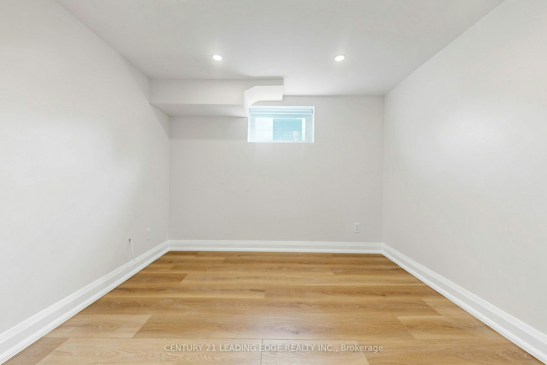 Lower-15 Maretta Avenue, Toronto, ON, M1K 3X8 - 13