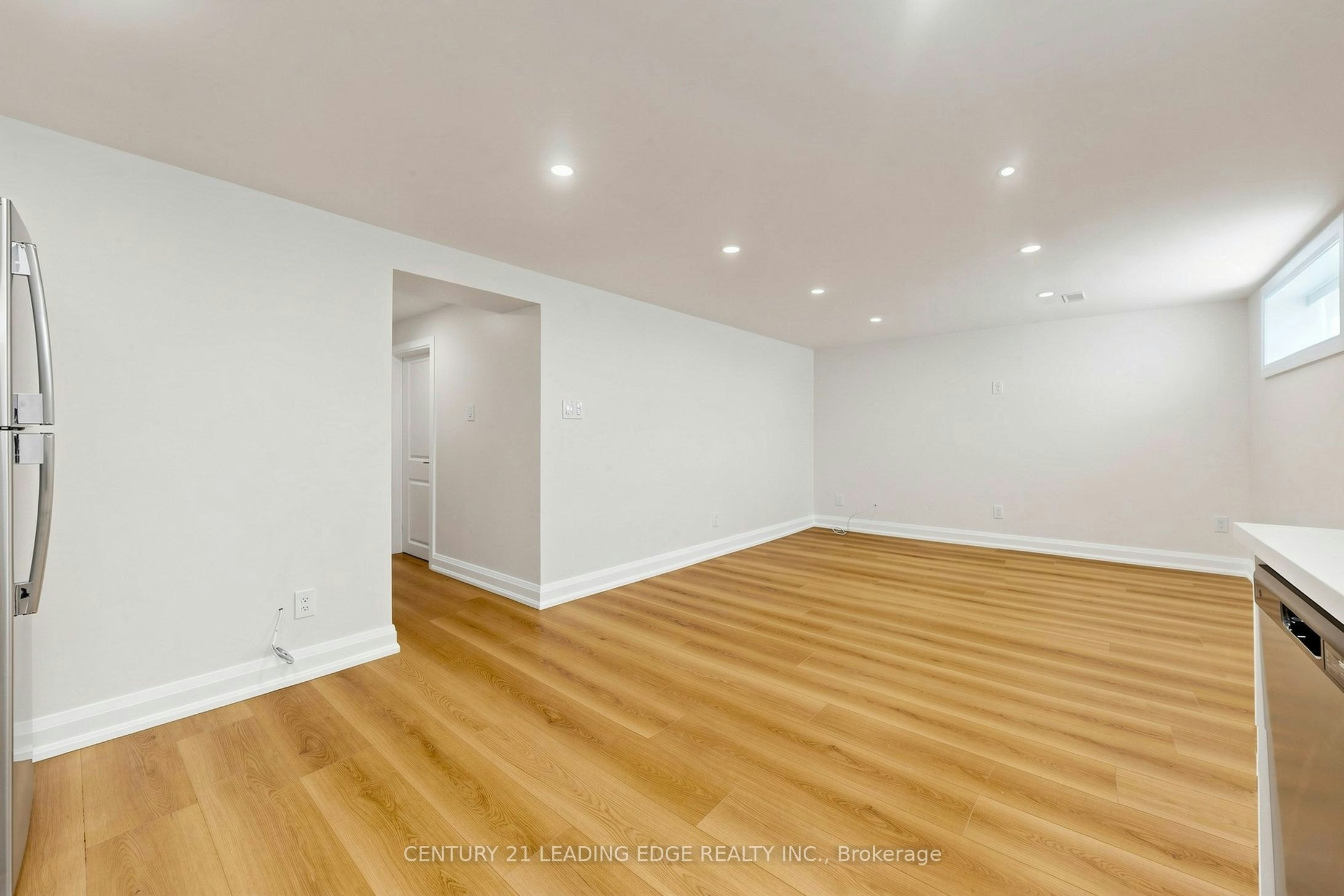 Lower-15 Maretta Avenue, Toronto, ON, M1K 3X8 - 9