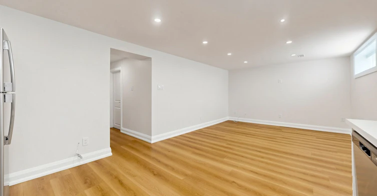 Lower-15 Maretta Avenue, Toronto, ON, M1K 3X8 - 9
