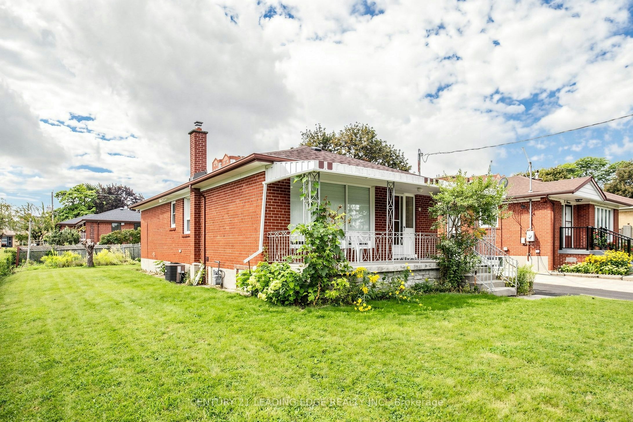 Lower-15 Maretta Avenue, Toronto, ON, M1K 3X8