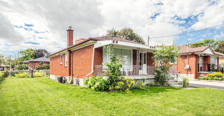 Lower-15 Maretta Avenue, Toronto, ON, M1K 3X8