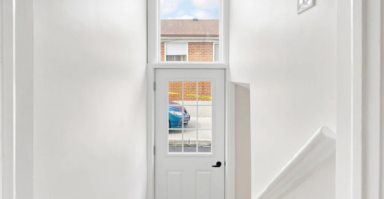 Lower-15 Maretta Avenue, Toronto, ON, M1K 3X8 - 4