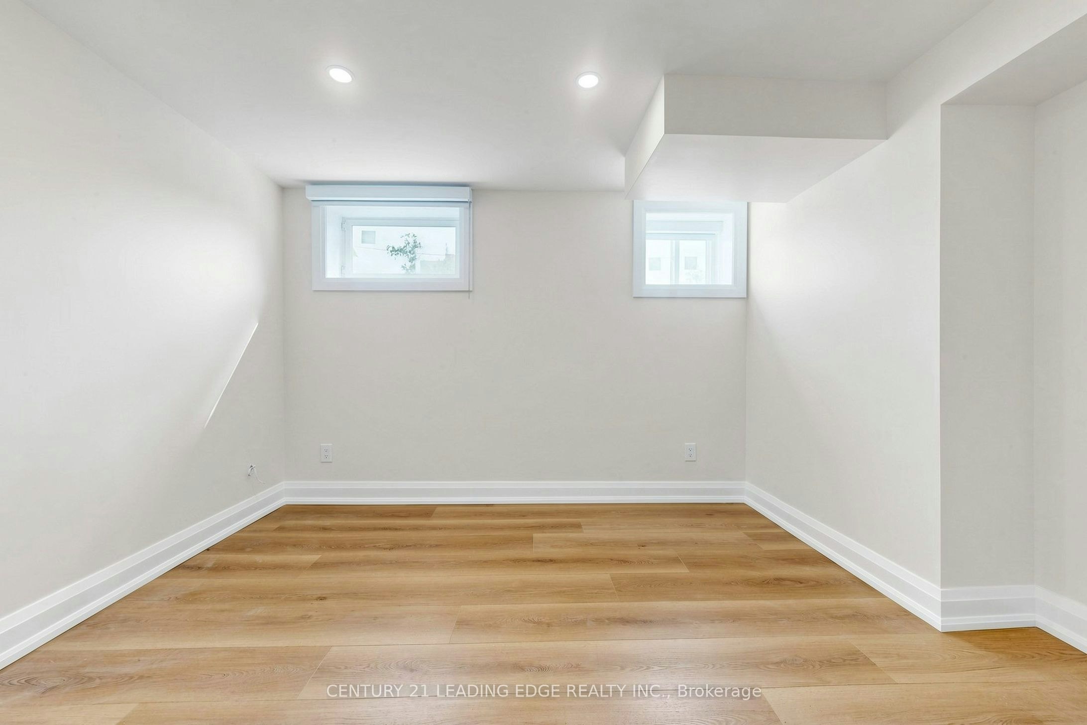 Lower-15 Maretta Avenue, Toronto, ON, M1K 3X8 - 10
