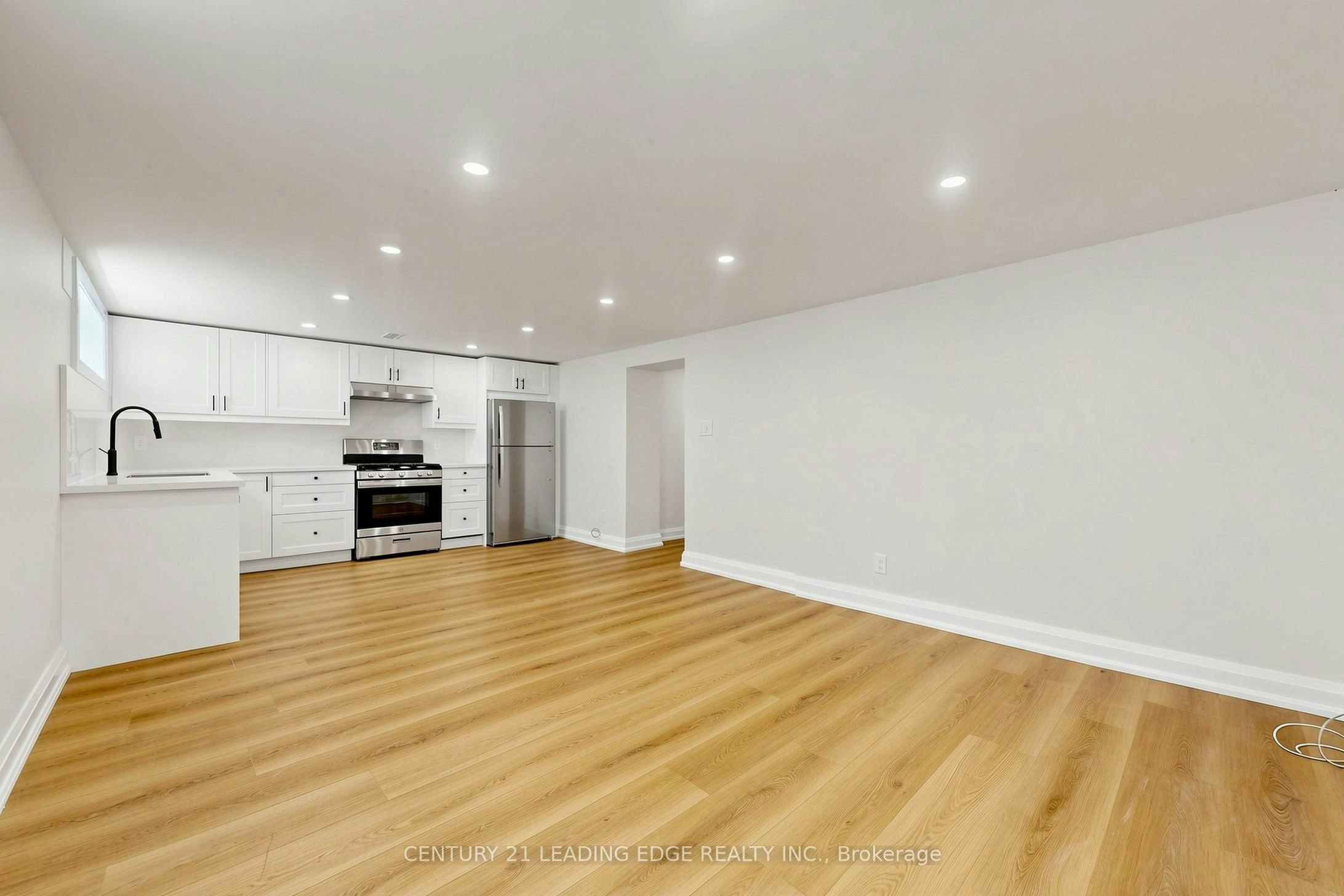 Lower-15 Maretta Avenue, Toronto, ON, M1K 3X8 - 8