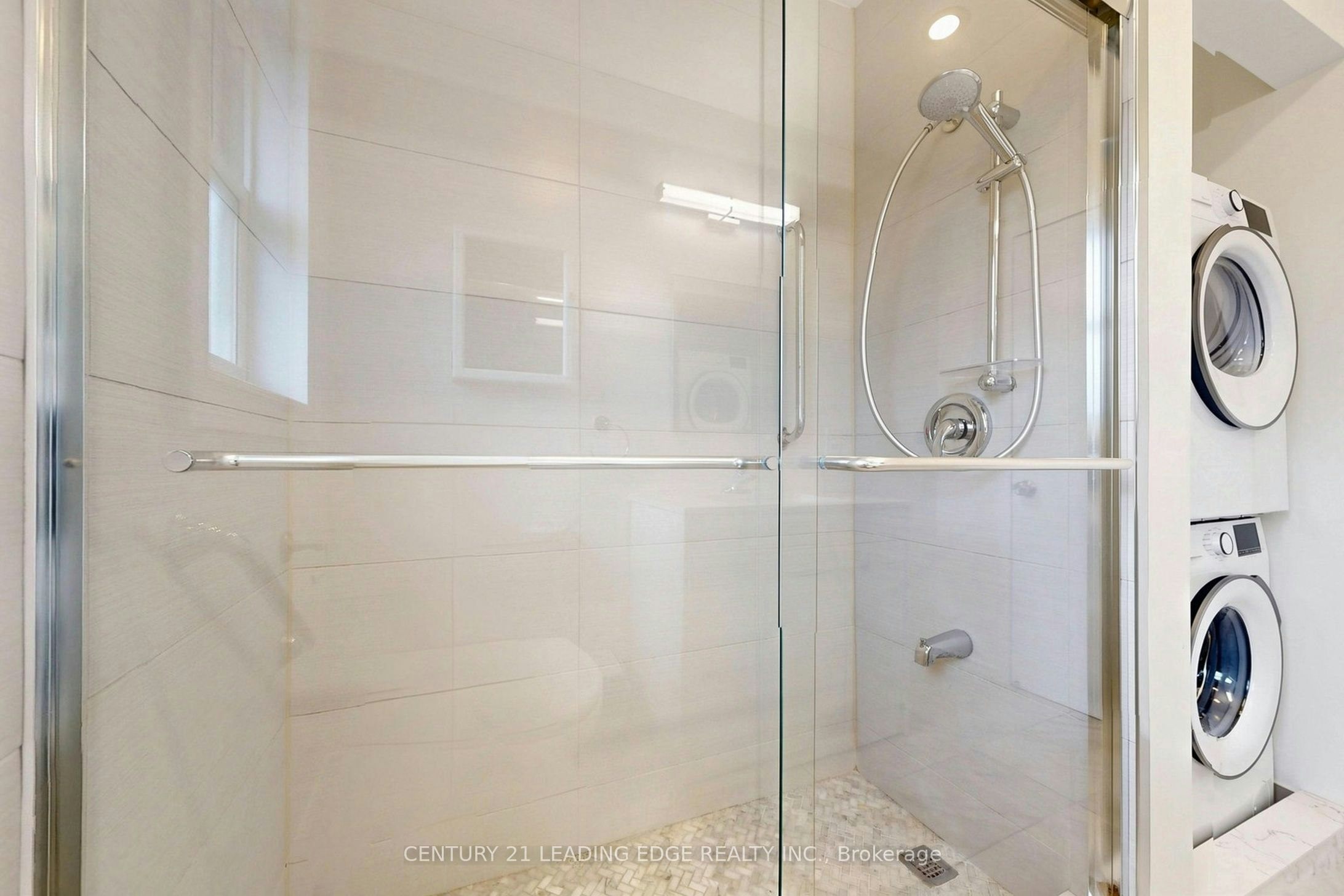 Upper-15 Maretta Avenue, Toronto, ON, M1K 3X8 - 19