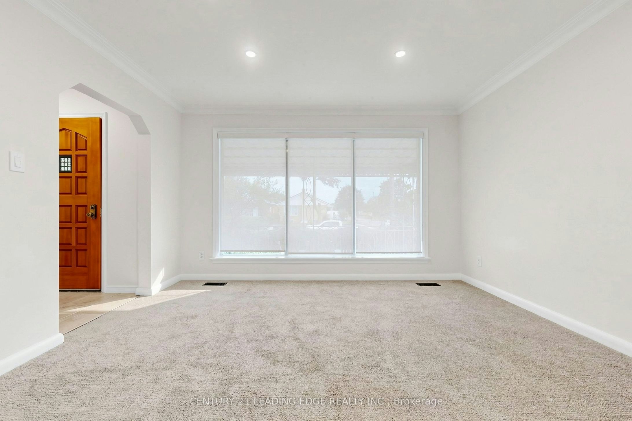 Upper-15 Maretta Avenue, Toronto, ON, M1K 3X8 - 5
