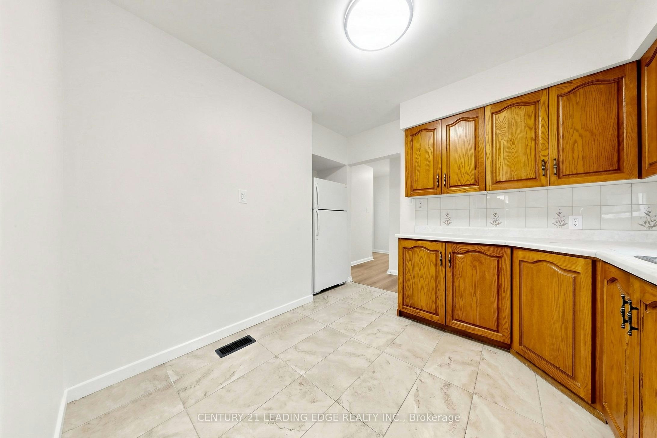 Upper-15 Maretta Avenue, Toronto, ON, M1K 3X8 - 11