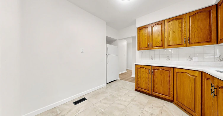 Upper-15 Maretta Avenue, Toronto, ON, M1K 3X8 - 11